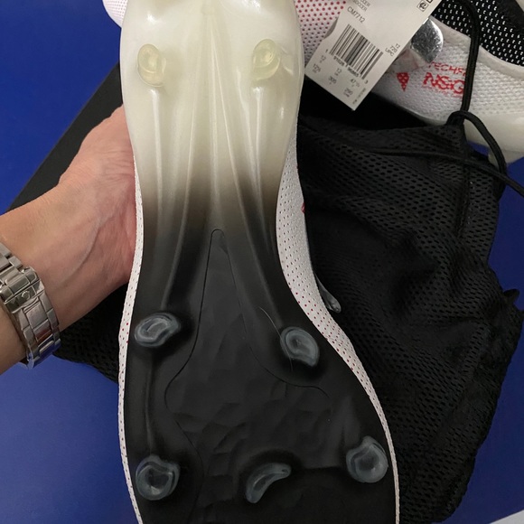 Men’s Adidas soccer cleats - Picture 4 of 5